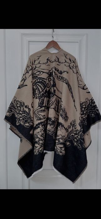 Poncho Burberry model 2026-iarnă, 4 modele