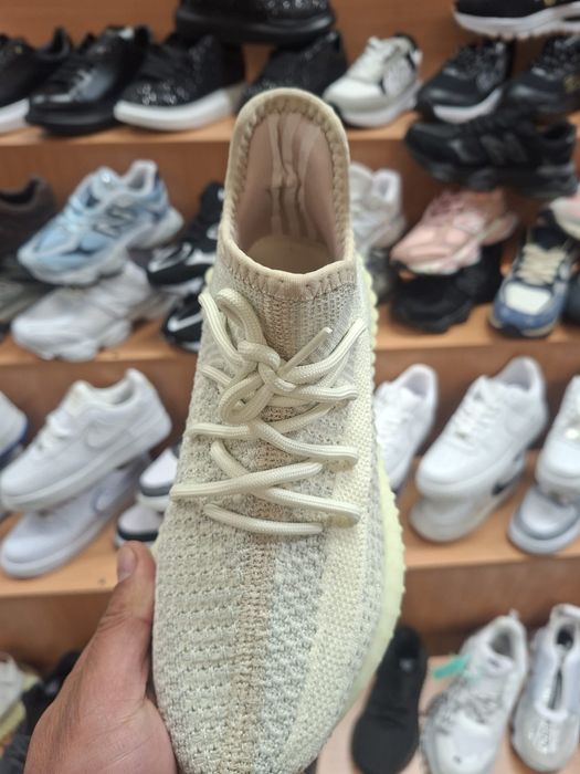 Yezzy caliate superioara