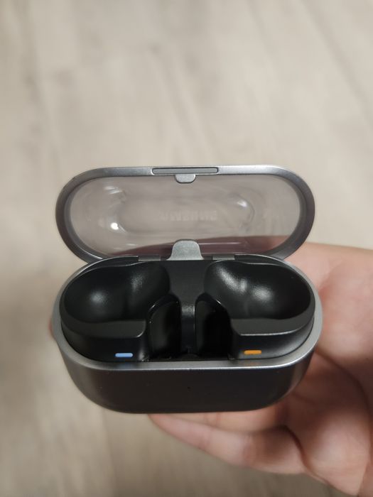 Кутия за безжични слушалки Samsung