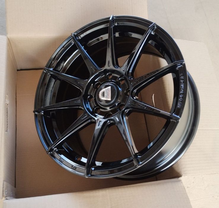 Jante 4 x 100 R15 Dacia Logan Sandero 
Dacia Sandero
Logan MCV Doker