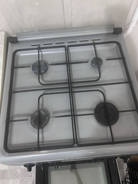 Продам газовую плиту с электродуховкой.