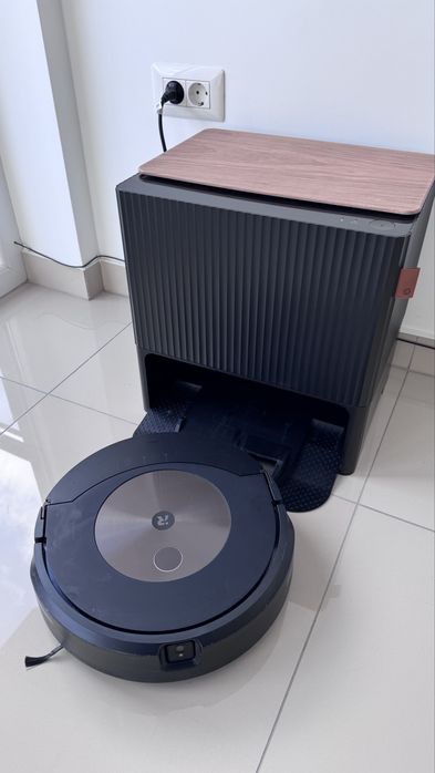 iRobot Roomba Combo j9+ Auto-Fill Clean Base, aspirare + mop, model premium, stare foarte bună