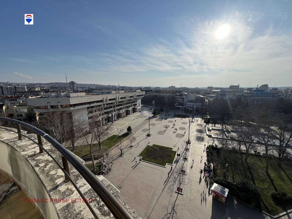 Офис ПОД НАЕМ в идеален център Русе