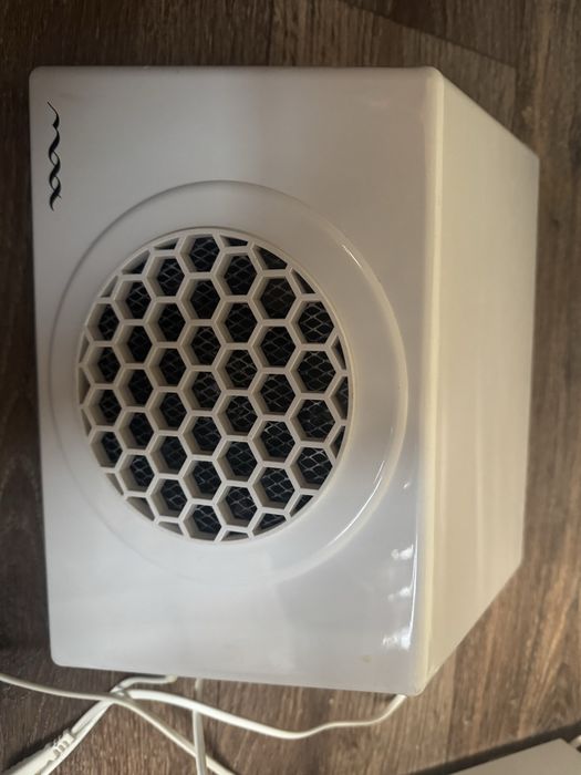 MAX Ultimate X инновационный помощник для мастеров маникюра