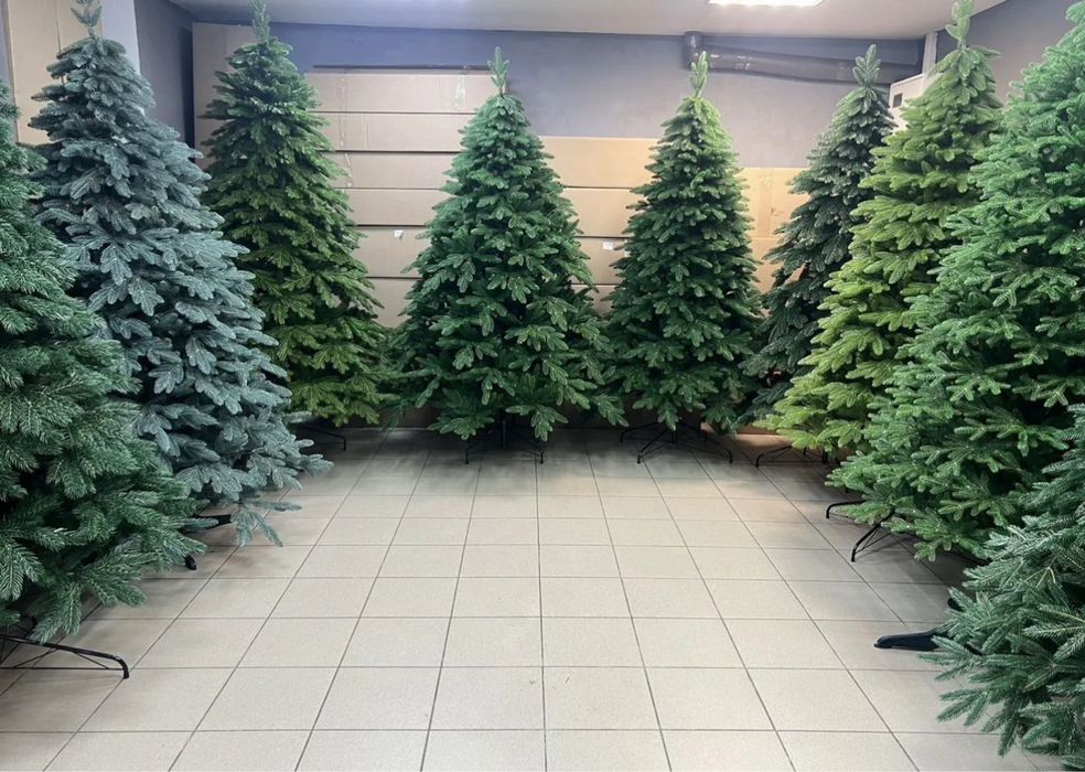 Искуственная елка,литая елка,новогодние игрушки