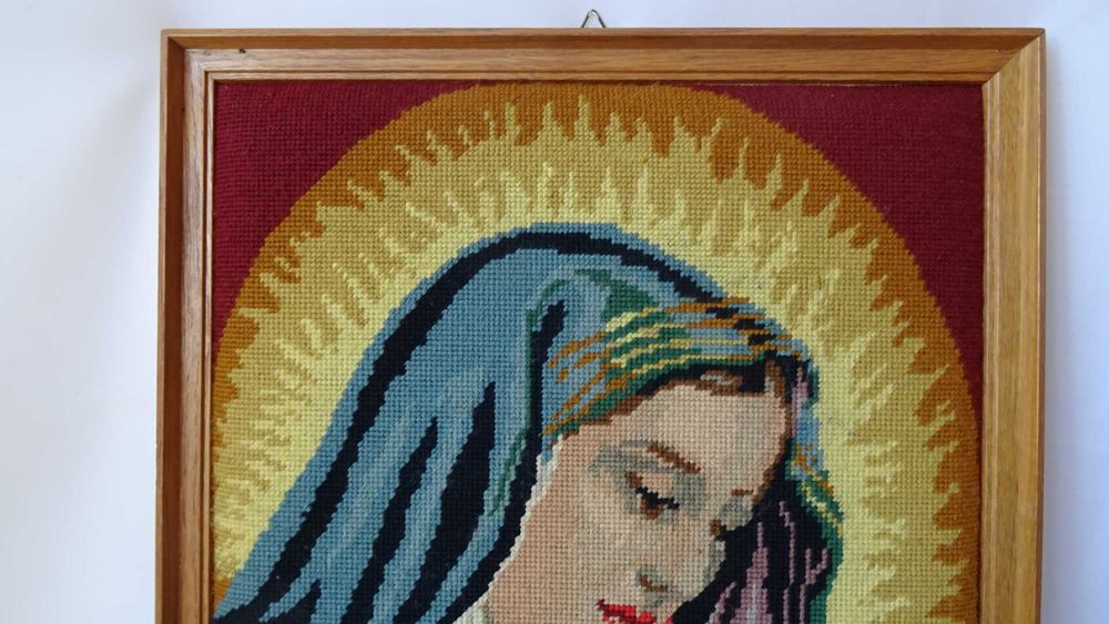 Гоблен  „Богородица “, ръчно изработен, едър бод, дебел вълнен конец.