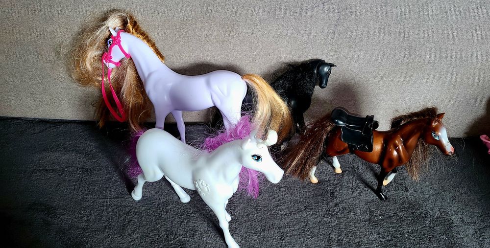 Cai papusa barbie  lot