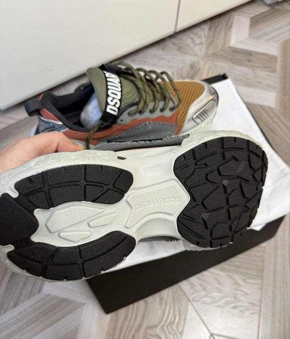 Продавам оригинални Dsquared sneakers 44 номер