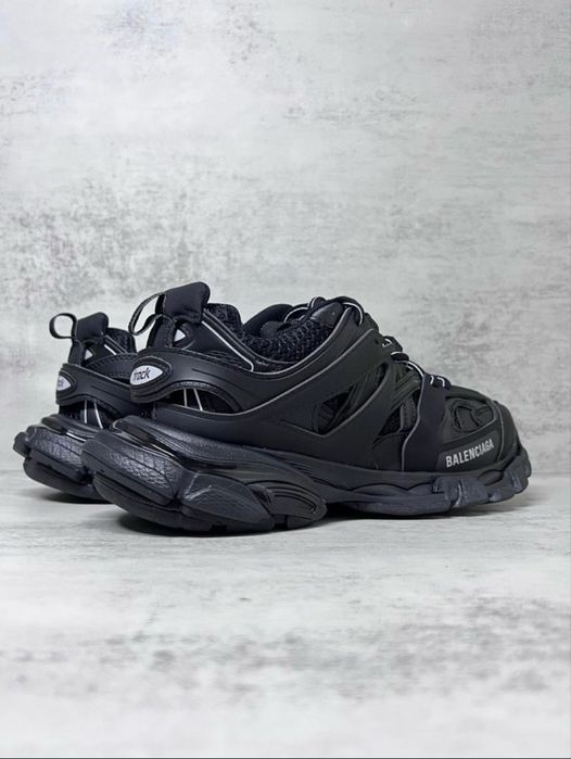 Balenciaga track 44
