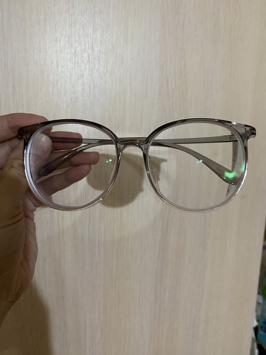 Продам оправу с линзами -7 обе глаза
