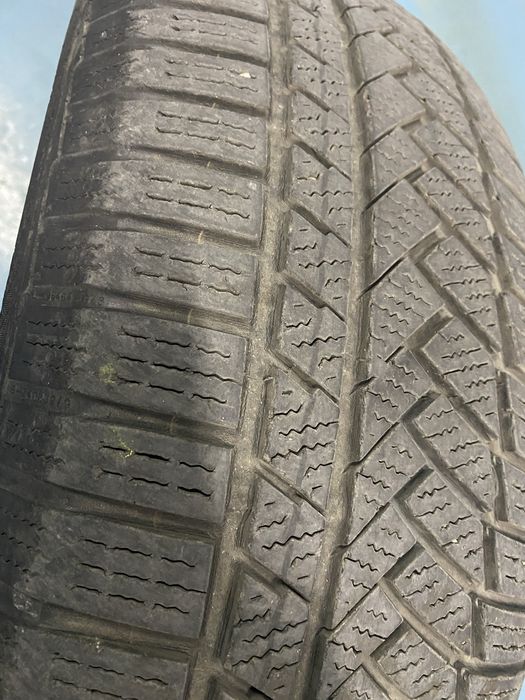 Зимни гуми 235/65/17 Continental SUV