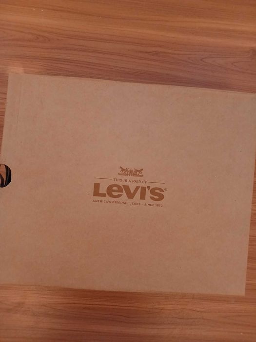 Ghete piele Levi's maro