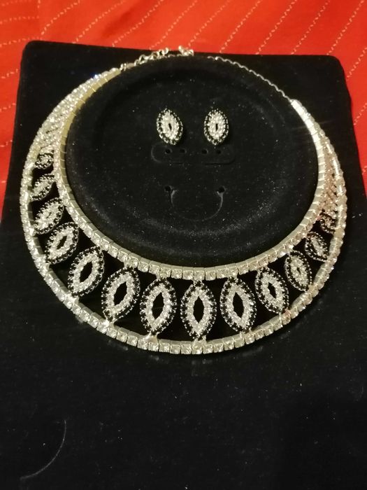 Продам бусы из граната, жемчуга и другие советского периода.