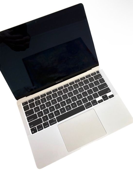 Mac book air 13” M1 8 cores