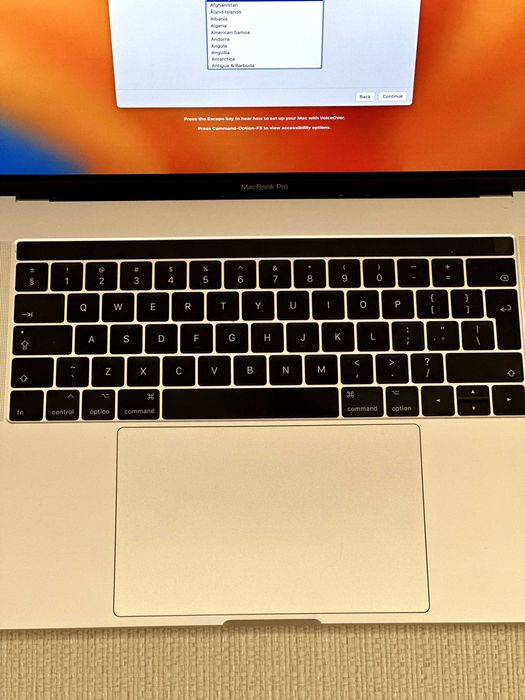 Apple MacBook Pro 15" (2107) - i7 / 16 GB RAM / Retina с ПОДАРЪК