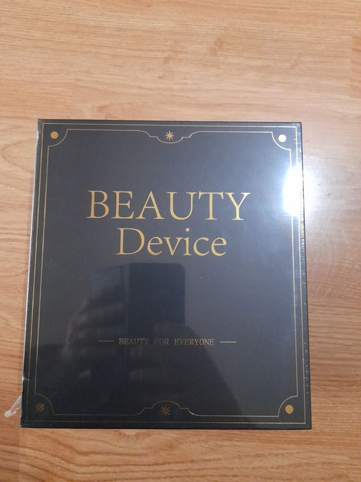 Aparat profesional pentru tratament facial si intinerirea pielii 6 in 1,