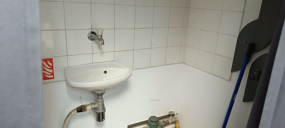 Дава се под наем Магазин в Варна, Колхозен пазар - 20 кв.м за 152.49 € - Снимка #2