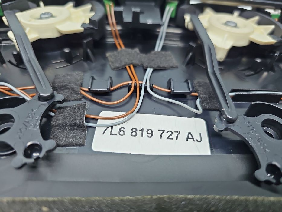 Grila aerisire centrala Volkswagen Touareg (7LA, 7L6) [Fabr 2003-2010]