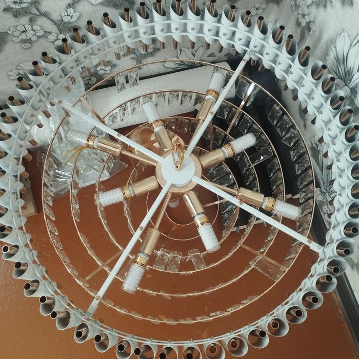 Продается люстра