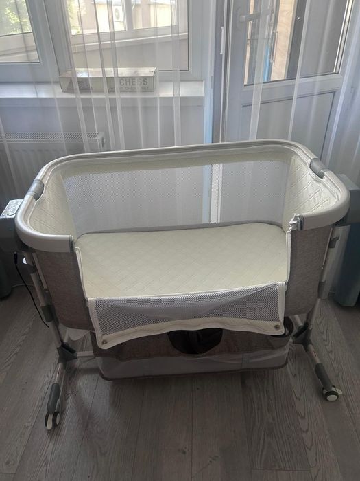 Продам детскую манежку.