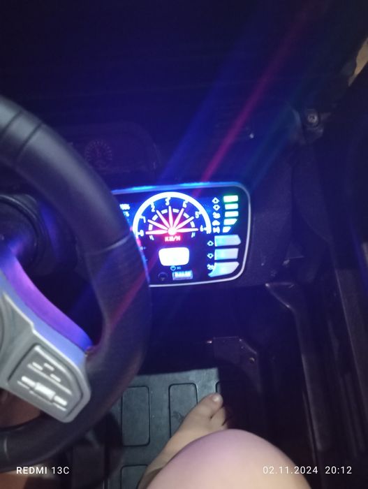 Продам электро машину на пульте