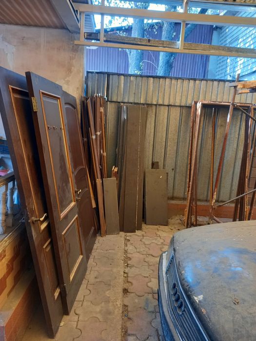 Двери дерева массив