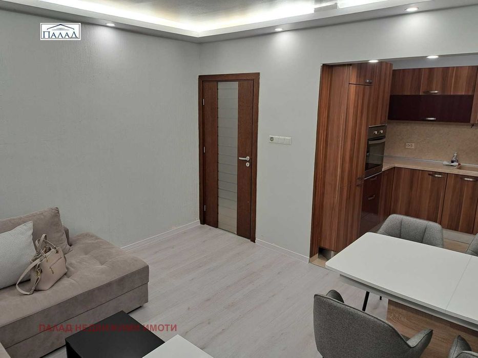 Дава се под наем Тристаен апартамент в Варна, Гръцка махала - 90 кв.м за 850 € - Снимка #2