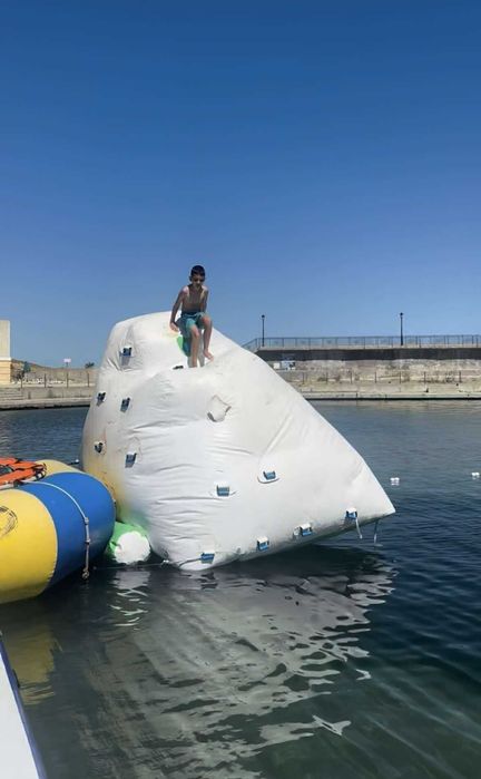 Надуваем воден парк, водни атракциони, водна пързалка, люлка , айсберг