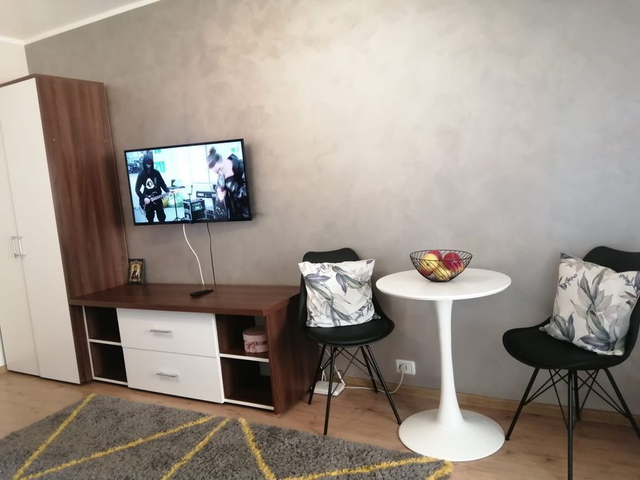 Inchiriez studiu 44mp