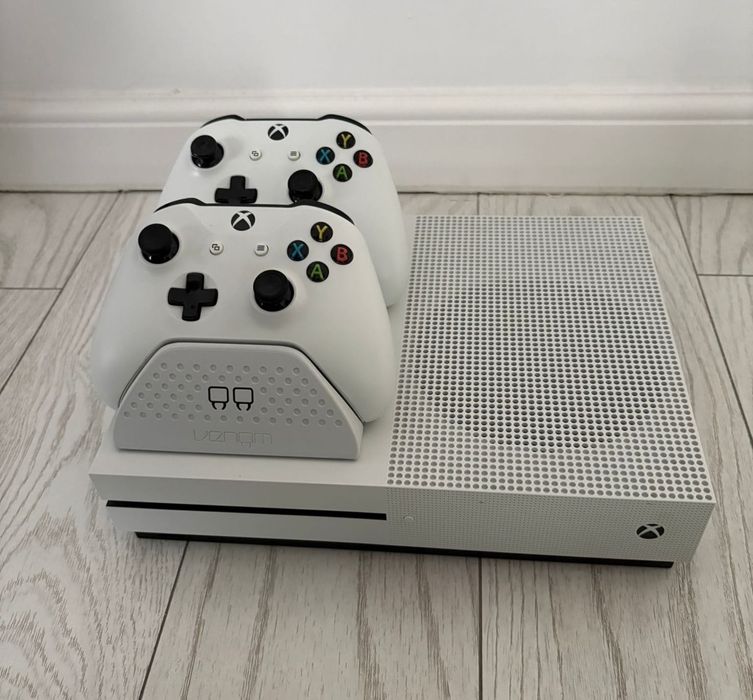 XBox One S 1Tb full box