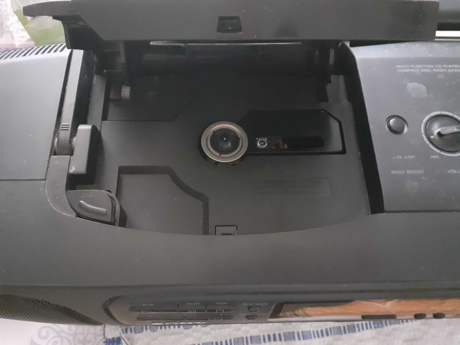 De vinzare radio casetofon cu cd sony cfd -120 l