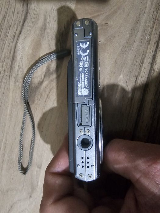Камера  Casio Exilim EX-Z75, чисто нова батерия + сд карта подарък