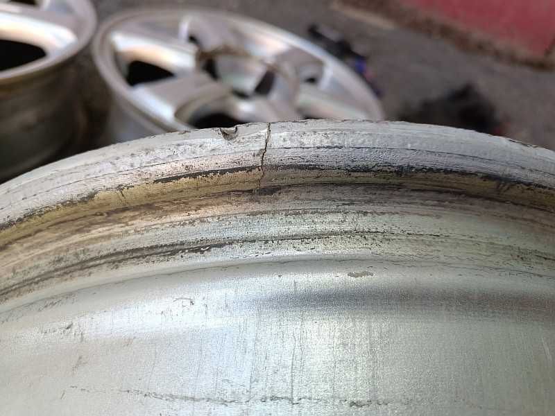 Продам легкосплавные диски на Пежо