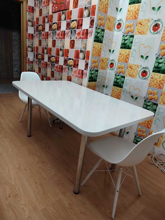 Продается стол со стульями