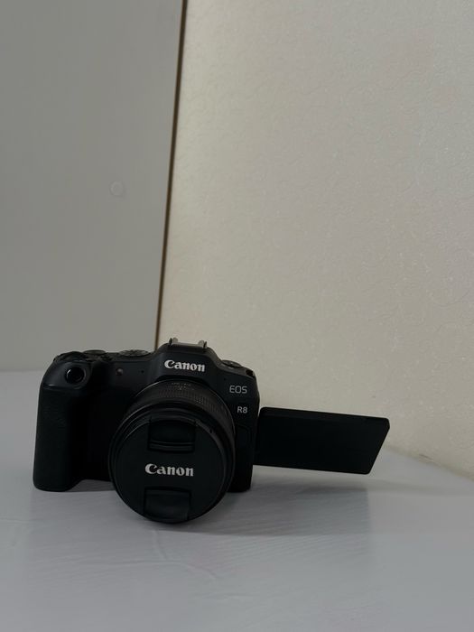 Продам Canon R8