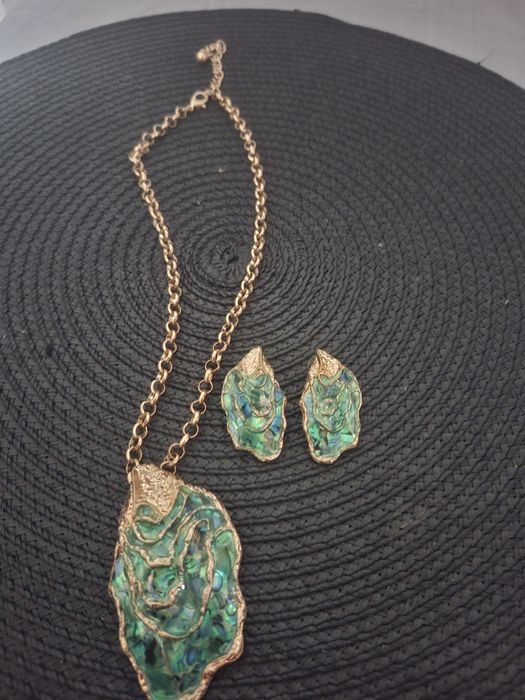 Set colier 7 cm si cercei 3.5 cm abalone placat cu aur