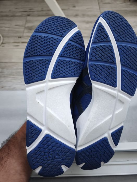 Vând Asics Gel Lyte Runner – noi, nepurtati - mărime 42 (bărbați)