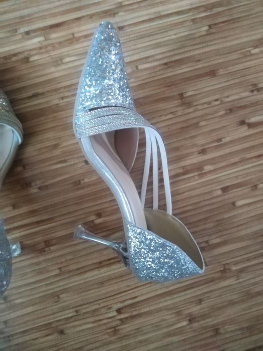Продам туфли новые праздничные