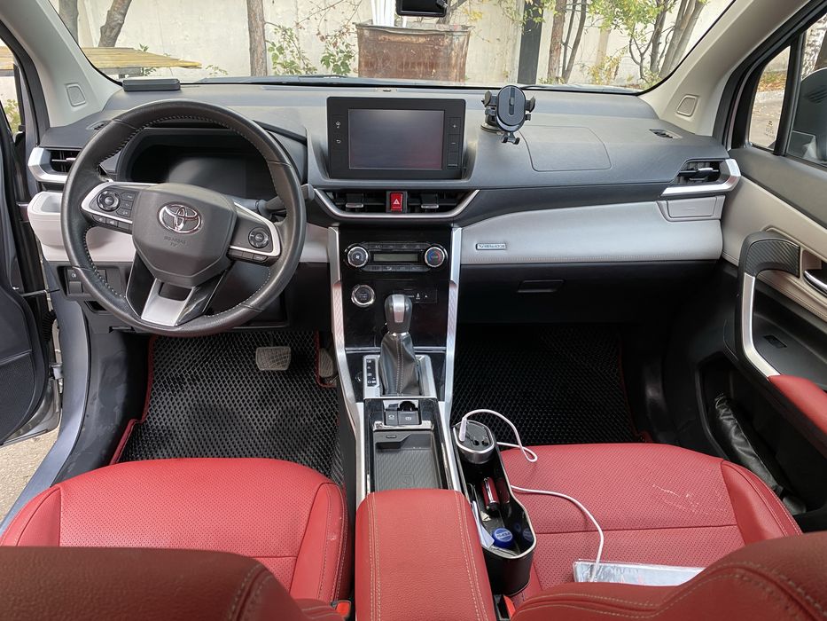 Автомашина Toyota veloz.