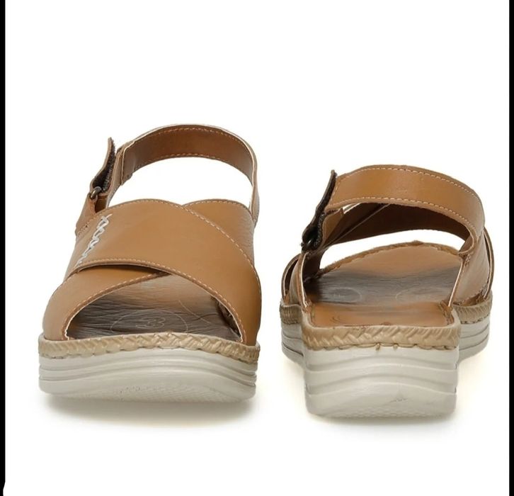 Кожаные босоножки Polaris