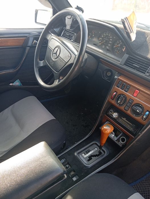 Продаю Мерседес 124