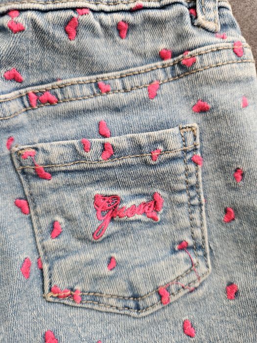 Дрешки за момиче на Guess