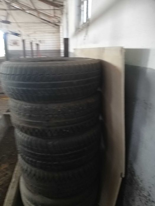 Jenti cu anvelope bune  215/60 R17 96 H   ;235 /45 R17 94 H