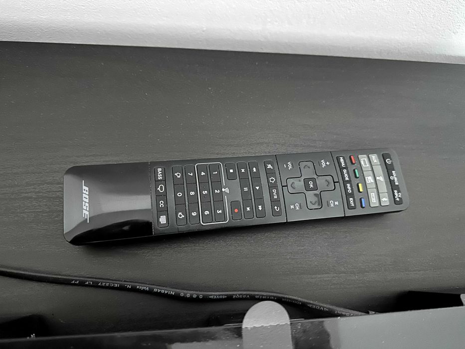 Bose soundbar Soundtouch 300 + Bass module 700