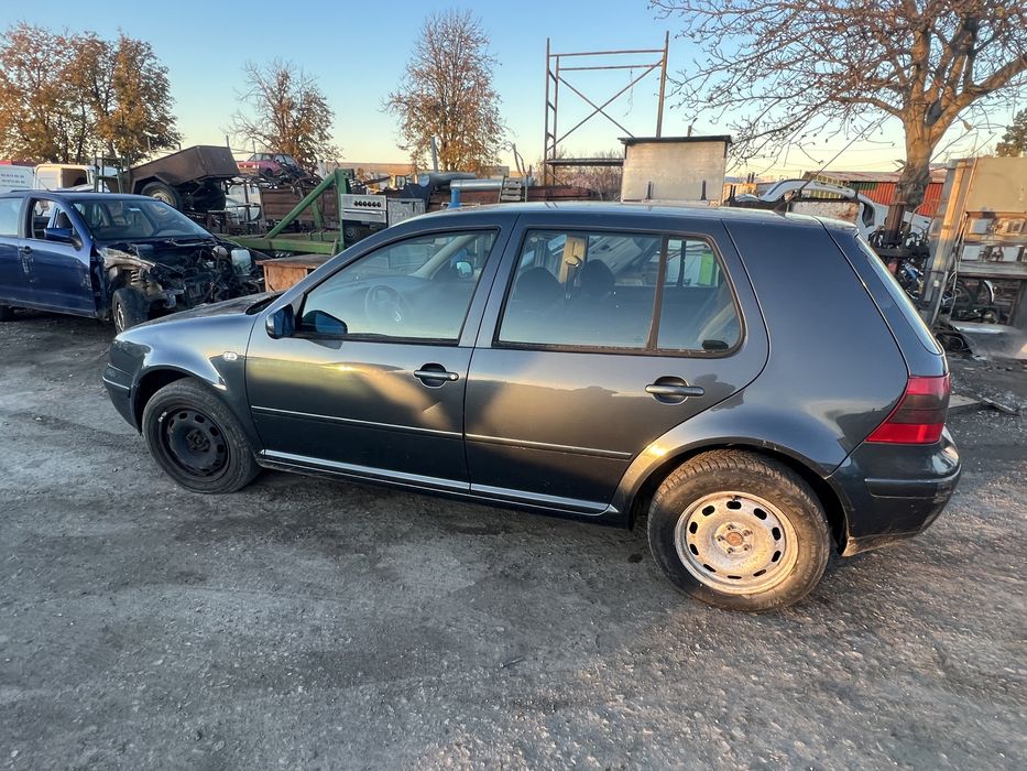 Golf 4 1.4  НА ЧАСТИ
