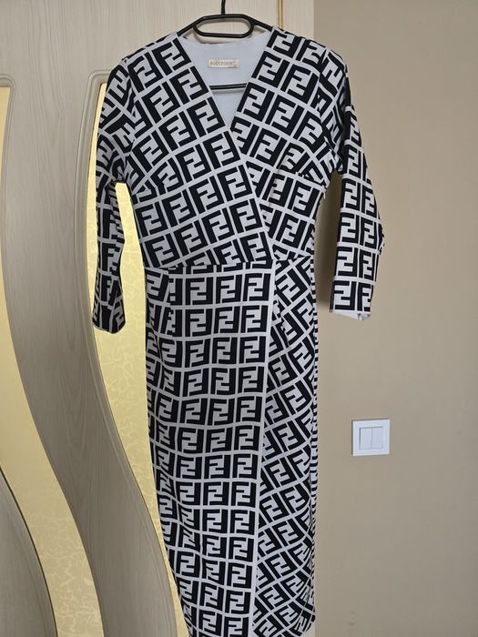 Дамска дълга рокля с цепка