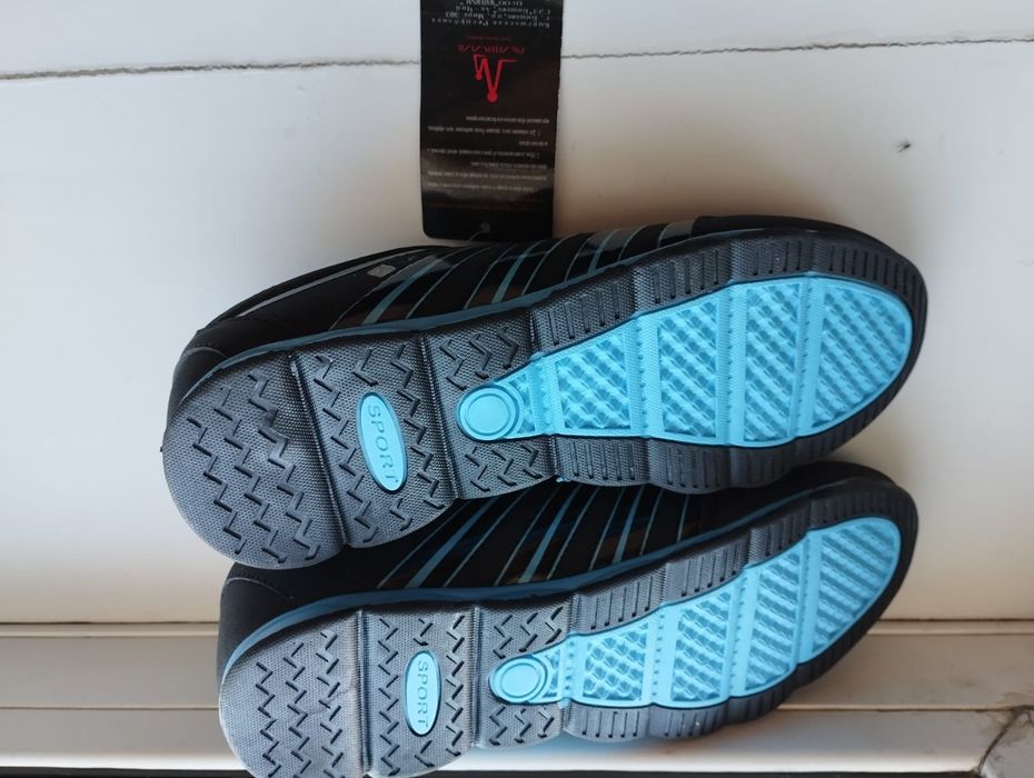 Кроссовки детские новые