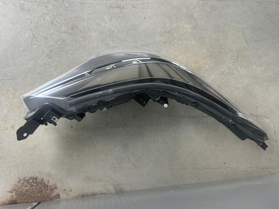 Фар десен за Toyota C-HR  2019-2023