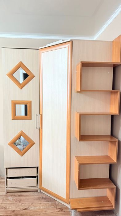 Продам шкаф угловой