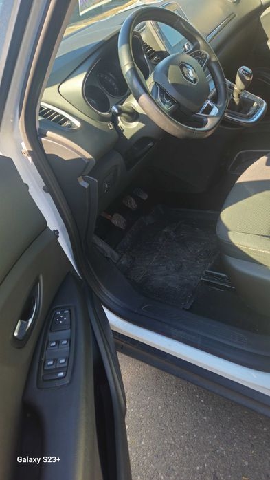 RENAULT Scenic 0 — imagine 4